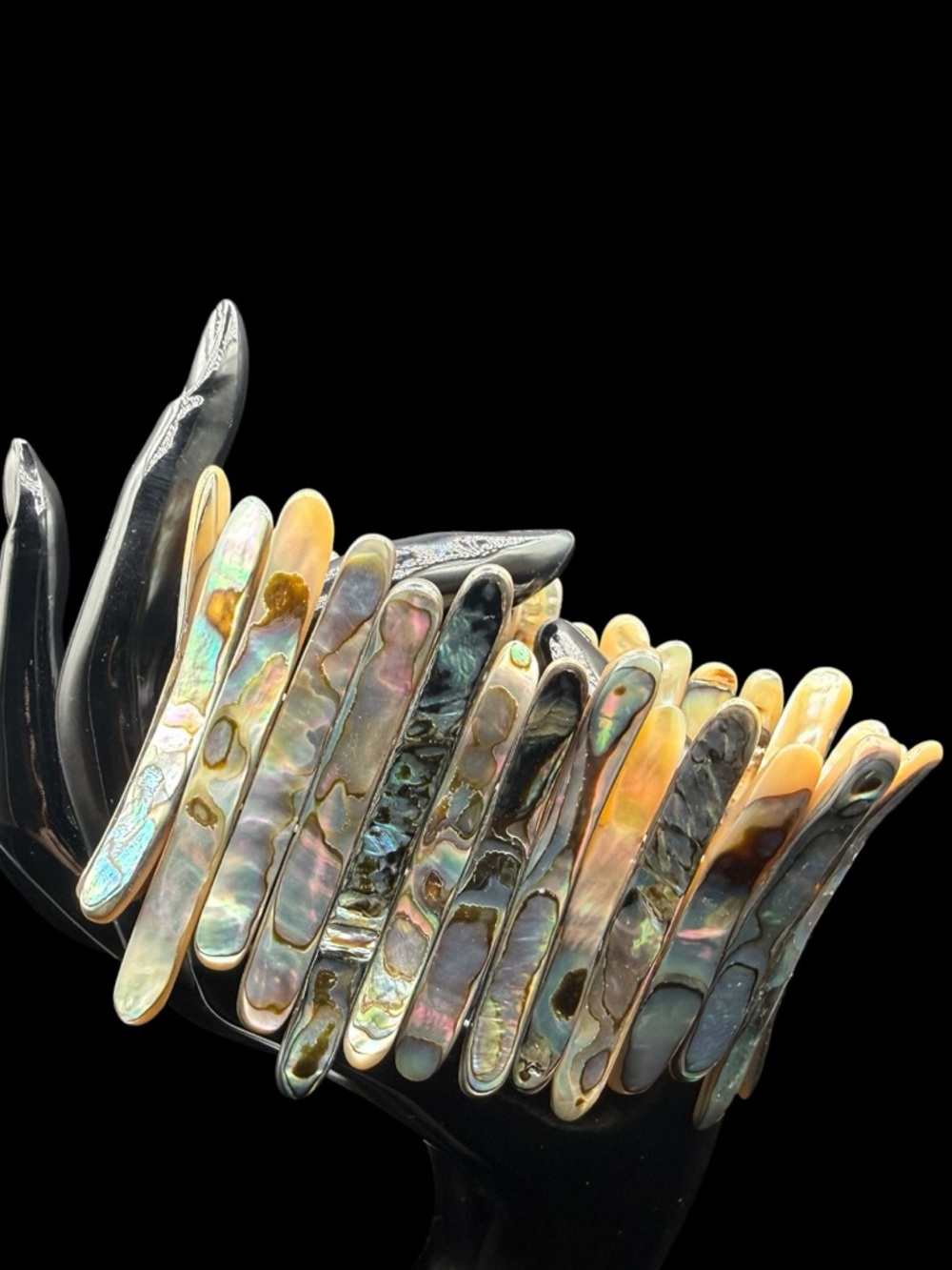 Vintage Mother-of-Pearl Stretch Bracelet in Iridescent Beige